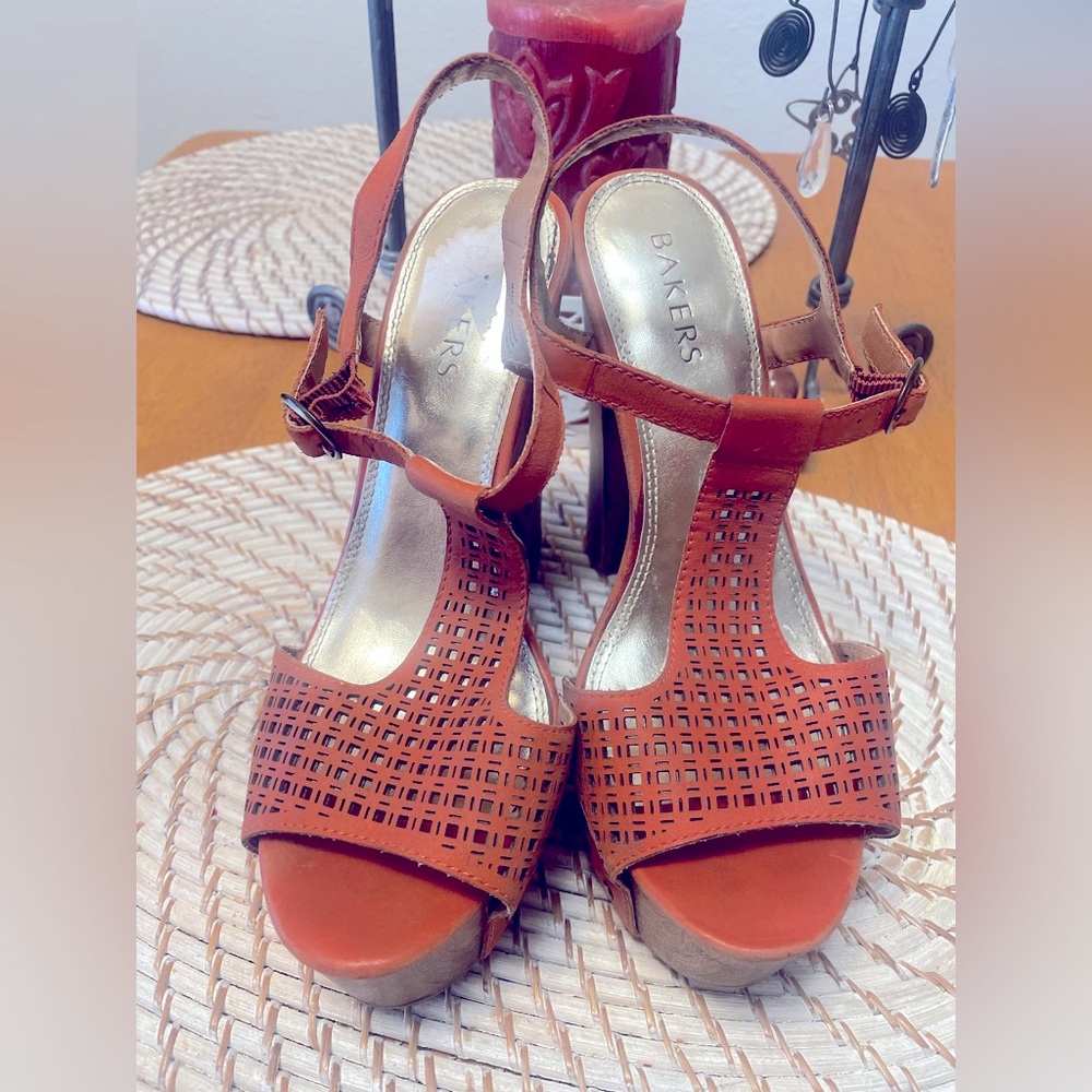 Baker’s Retro Platform Wood Sandal